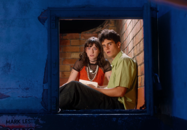 Imagen de cabecera de Atentamente, Iris y Bastián