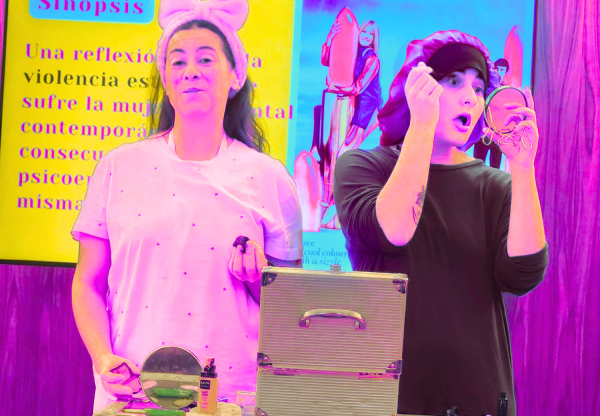 Virxinia, unha muller espida's header image