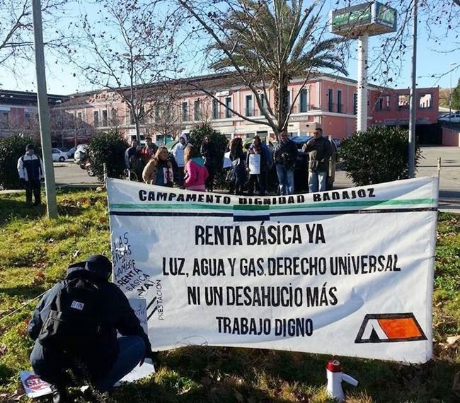 Marcha hacia la Casa de Monago contra los desahucios.