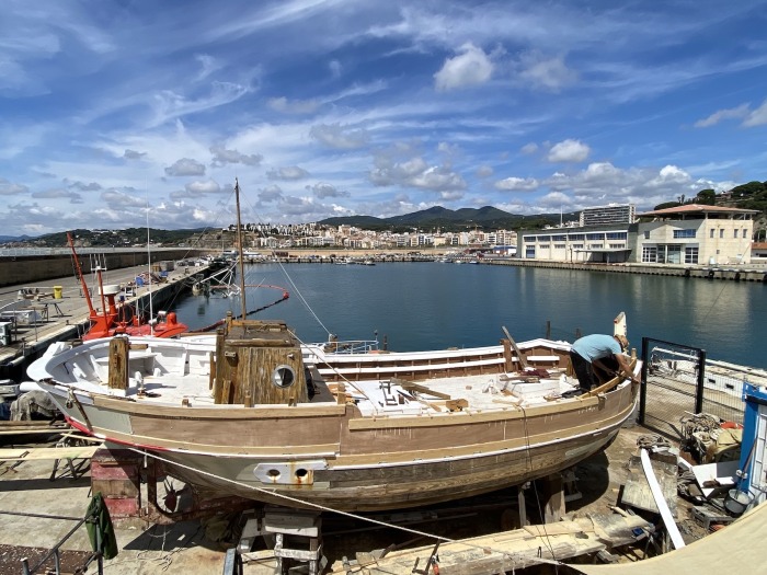 Four Weeks of Wood and Sea: The Restoration of the Odina at the Moll
