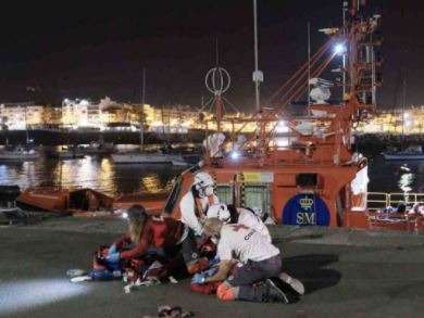 Muere la niña de dos años que rescataron en estado crítico en una patera en Canarias